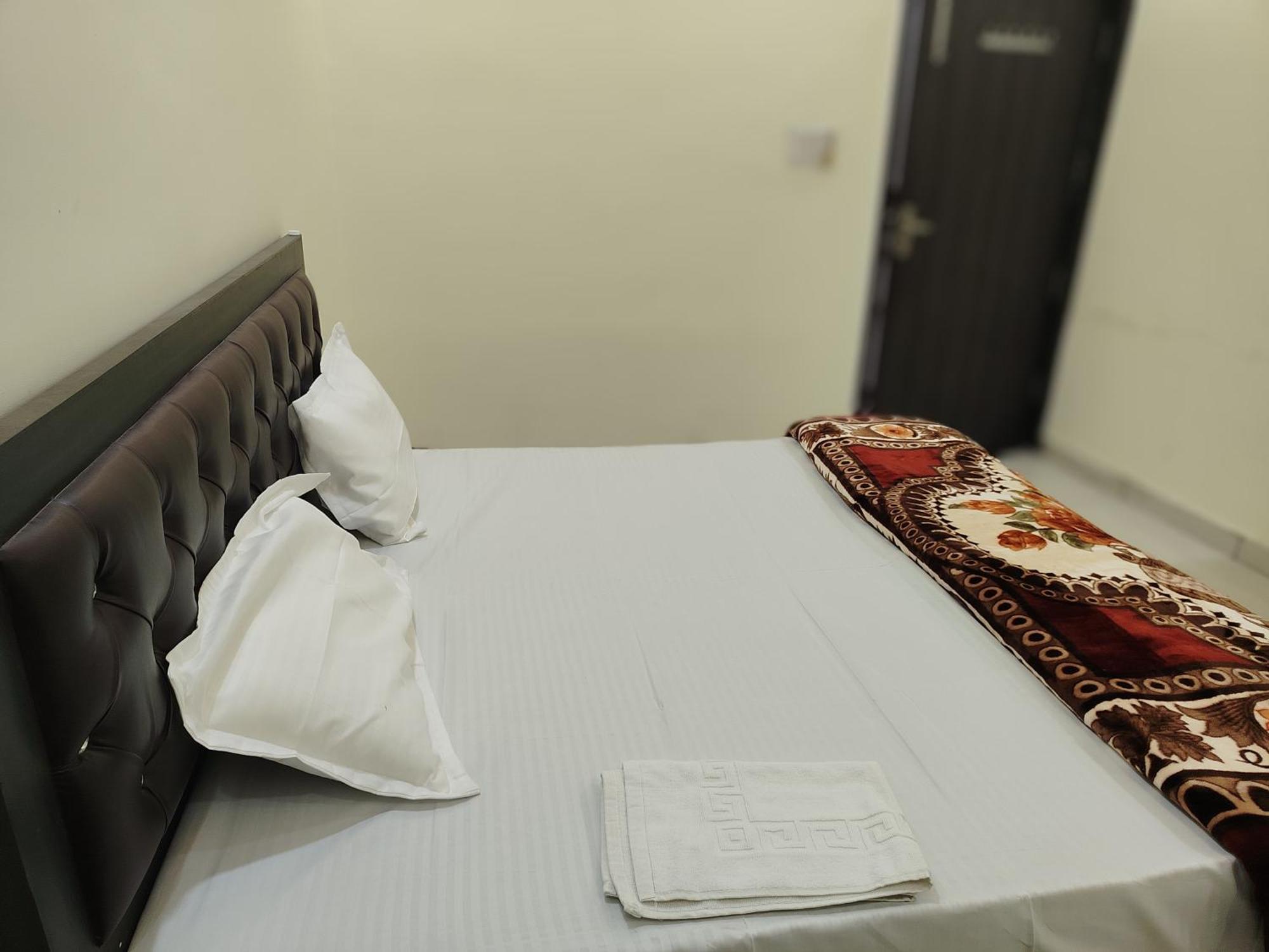 Hotel Dev International Khalilabad Esterno foto