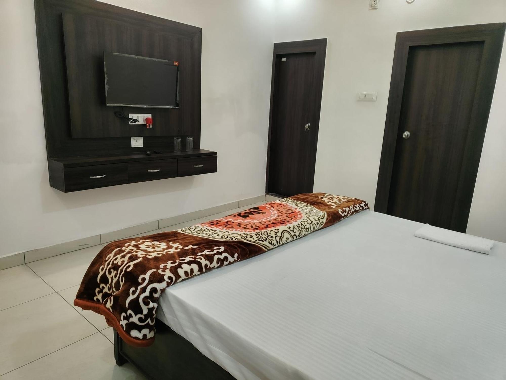 Hotel Dev International Khalilabad Esterno foto